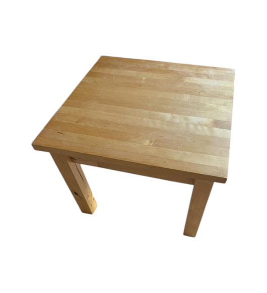 Masă pătrată din lemn masiv în stil rustic-scandinav